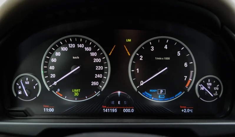 
								BMW X5 xDrive40e full									