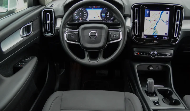 
								Volvo XC 40 T5 Recharge DKG Essential full									