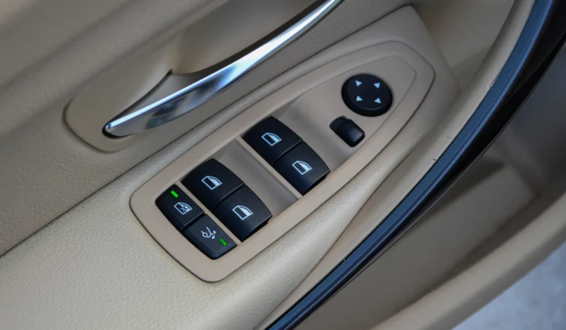 
								BMW Seria 3 320d Sport-Aut. Luxury Line full									
