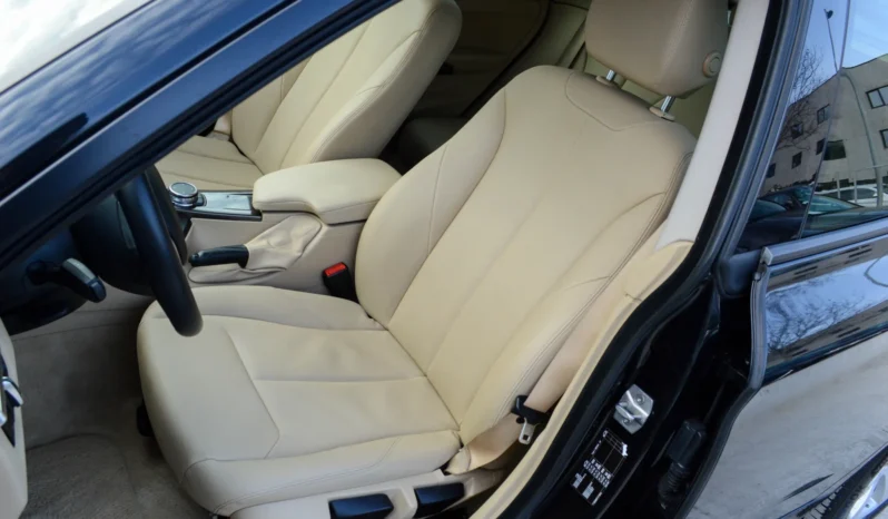 
								BMW Seria 3 320d Sport-Aut. Luxury Line full									