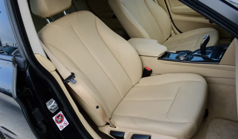 
								BMW Seria 3 320d Sport-Aut. Luxury Line full									