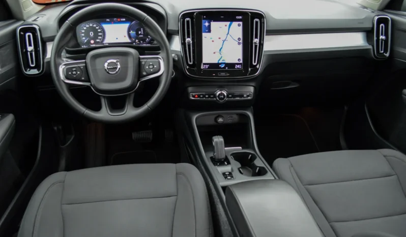 
								Volvo XC 40 T5 Recharge DKG Essential full									