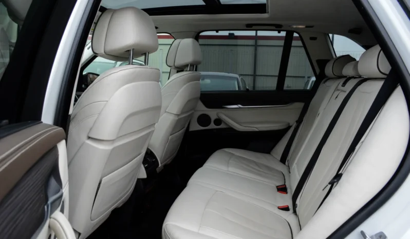 
								BMW X5 xDrive40e full									